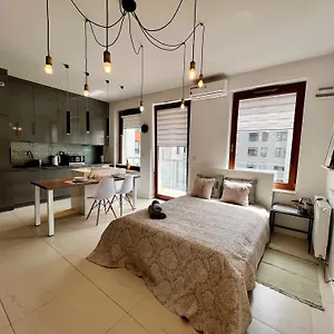 Blisko Lotniska Chopina, Darmowy Parking Apartament